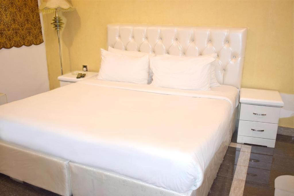 Hotel Leaders Plaza Salmiya Kuwait City Екстер'єр фото